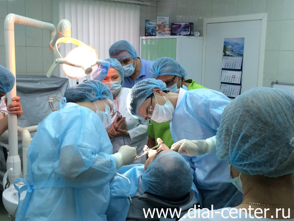 имплантация зубов в Диал-Дент, учебный курс  В.Ханциса