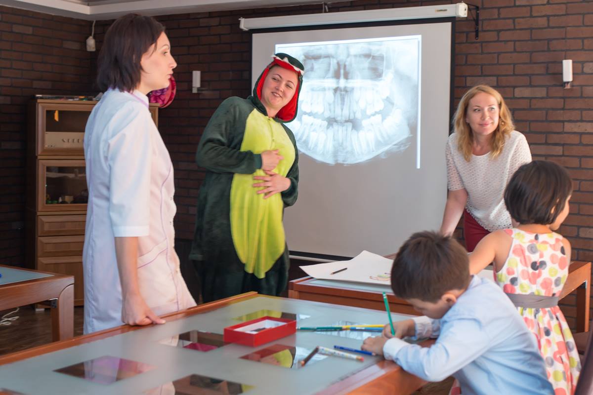 занятие в Школе юного стоматолога в Диал-Дент